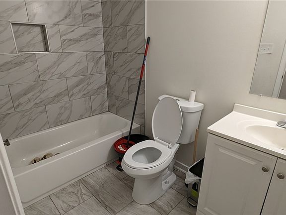 5th image of 14 W 24th St