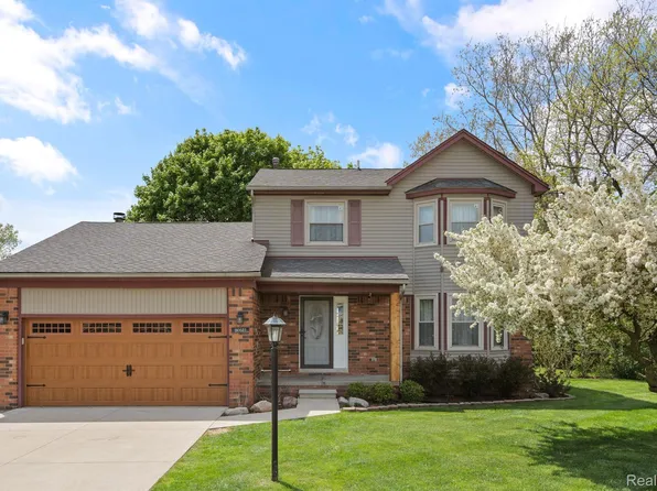 50631 Newcastle Dr, Chesterfield, MI 48047
