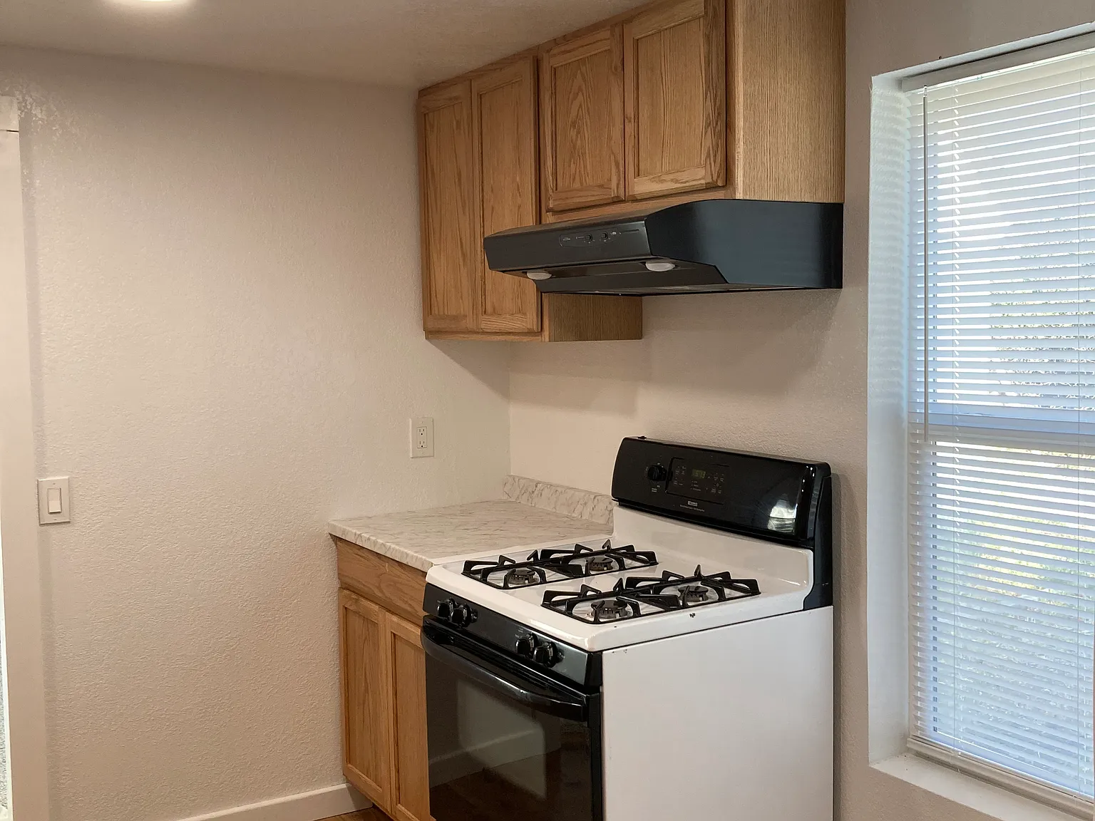 1 bed, 588 sqft, $1,100 — Photo 3