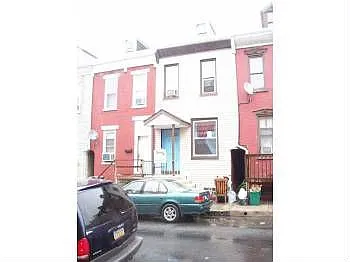 533 Moss St photo 1