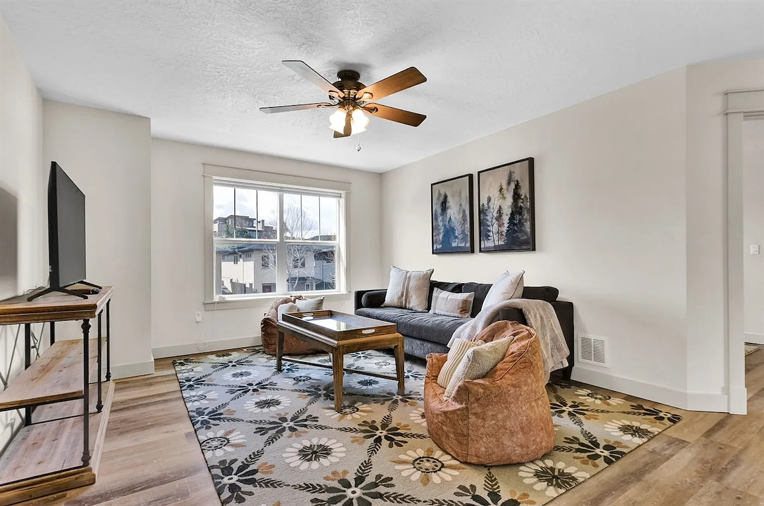 4 bed, 2.5 bath, 2895 sqft, $8,286 — Photo 1