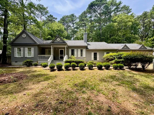 27 Sandy Bottom Dr, Deltaville, VA 23043