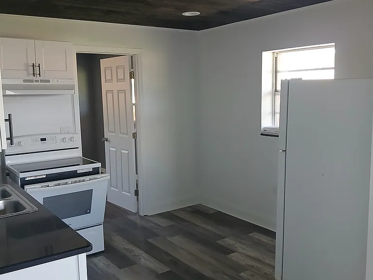 13 Denise Ave — Photo 5