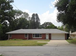2020 73rd St, Windsor Heights, IA 50324
