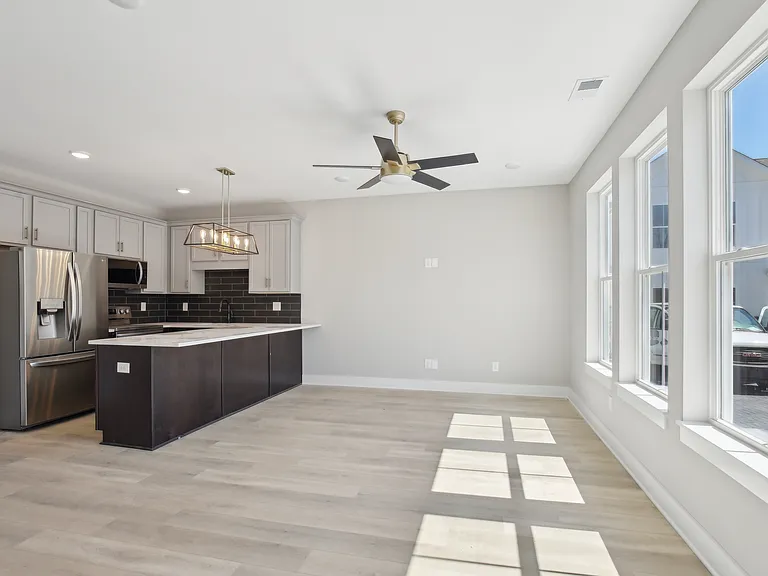 371 Archwood Dr — Photo 10