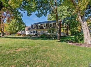 32 Pecan Ln, Oak Ridge, NJ 07438