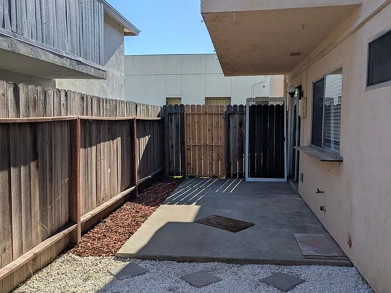 17031 Pinehurst Ln — Photo 8