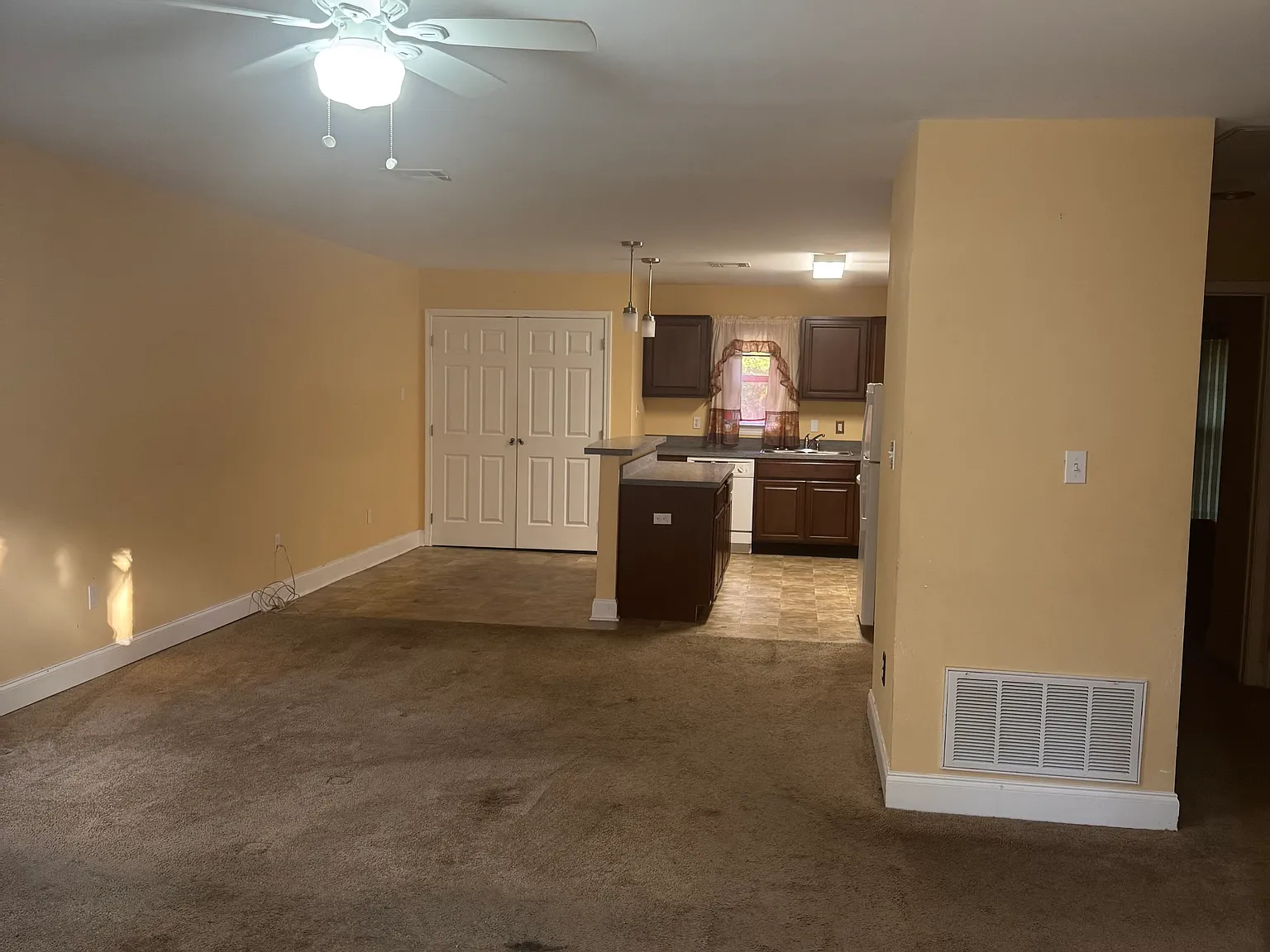 2 bed, 1100 sqft, $1,100 — Photo 4