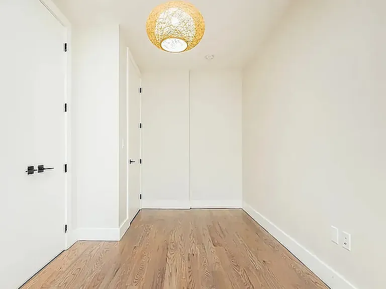 987 Rogers Ave #4G — Photo 2