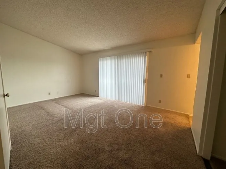 23575 Parkland Ave — Photo 6