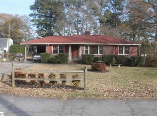 16 Edgewood Dr, Williamston, SC 29697