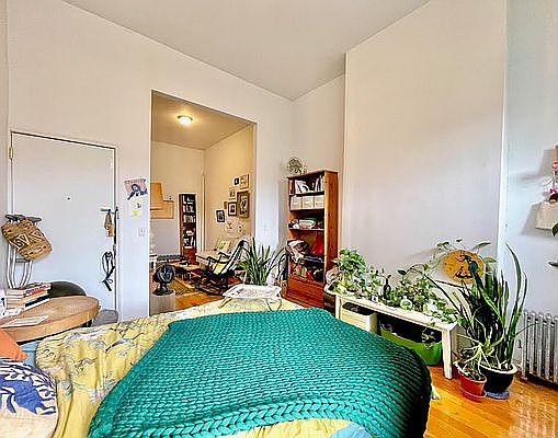 2nd image of 1417 De Kalb Ave #3R