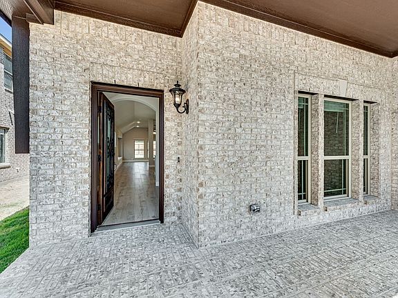 4th image of 3201 Southampton Dr