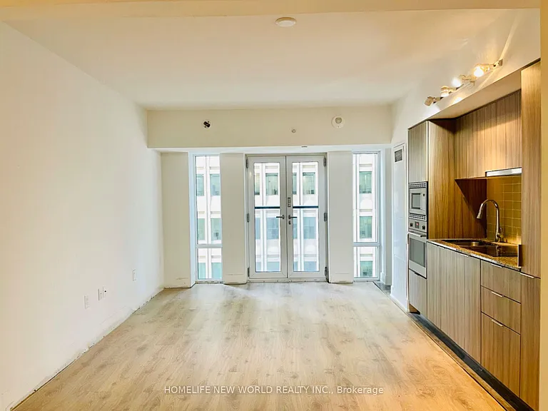 955 Bay St #814 — Photo 9