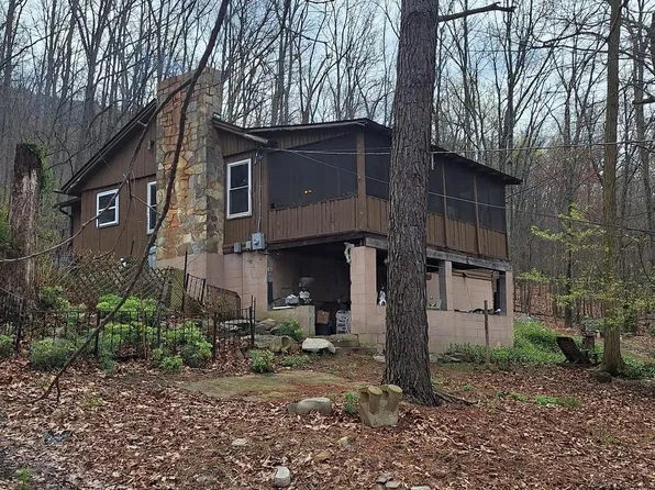 964 Valley View Rd, Harpers Ferry, WV 25425