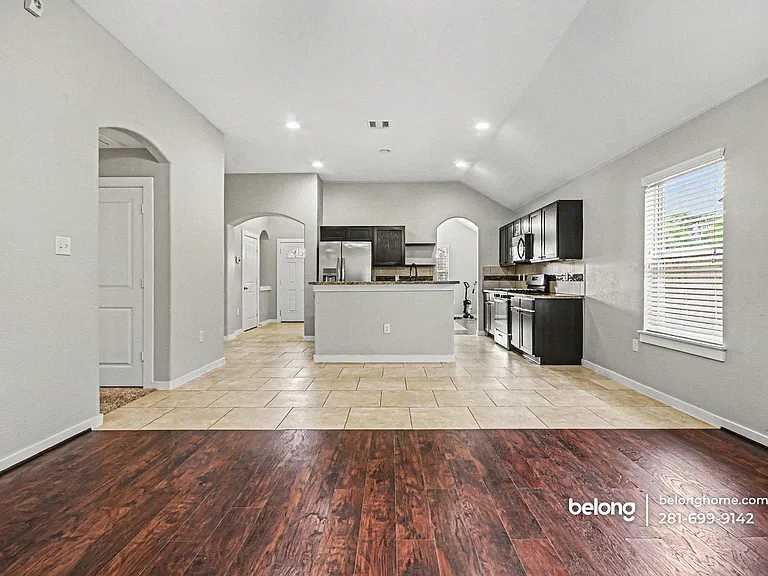 6911 Rosemont Ct — Photo 4