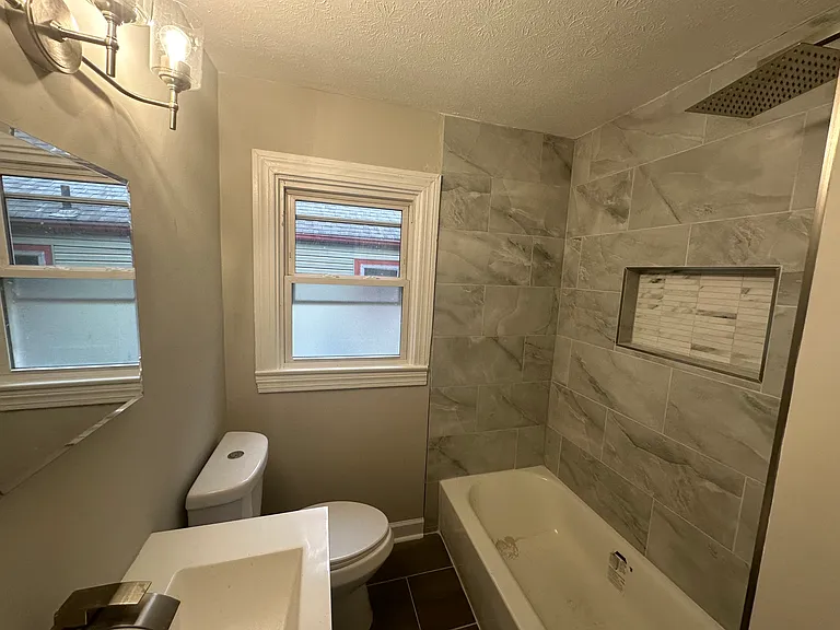502 Compton St — Photo 2