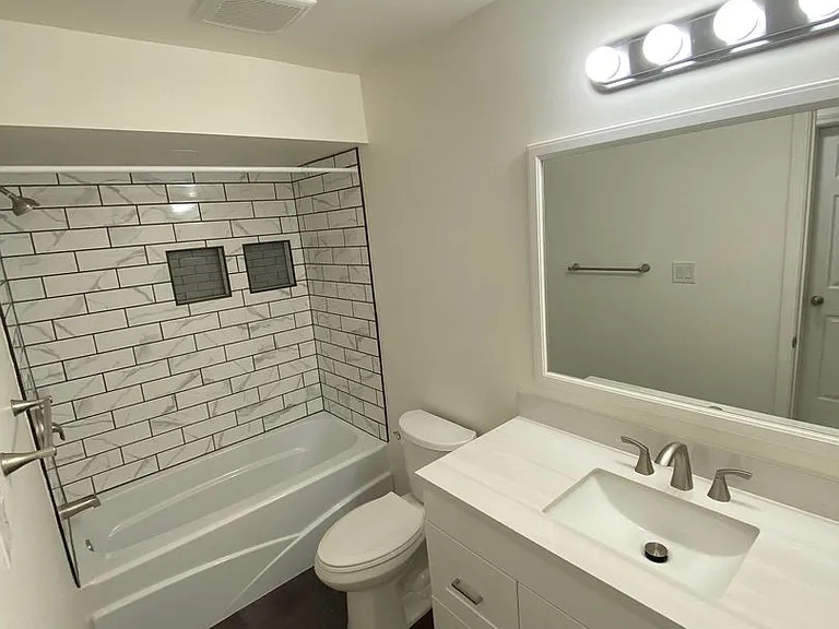 University Park Apartments near Cornell University — Photo 895