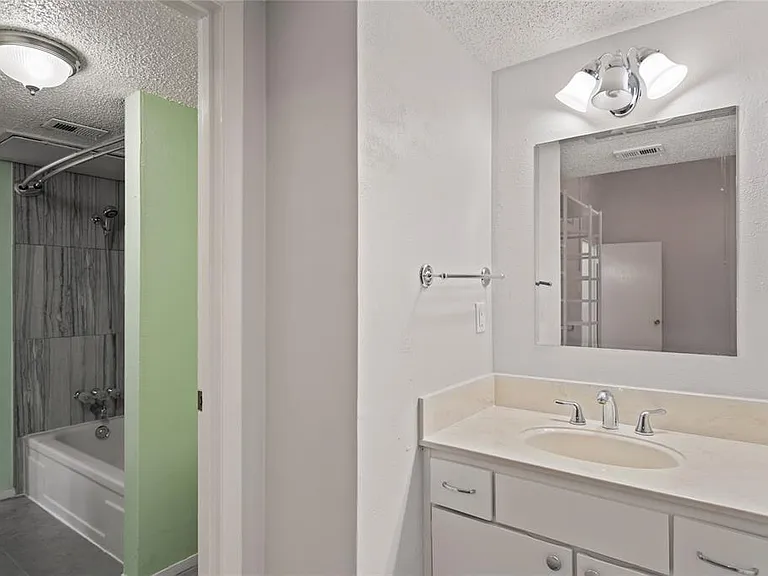 4020 Holland Ave #202 — Photo 30