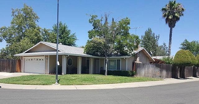 Great Curb Appeal!