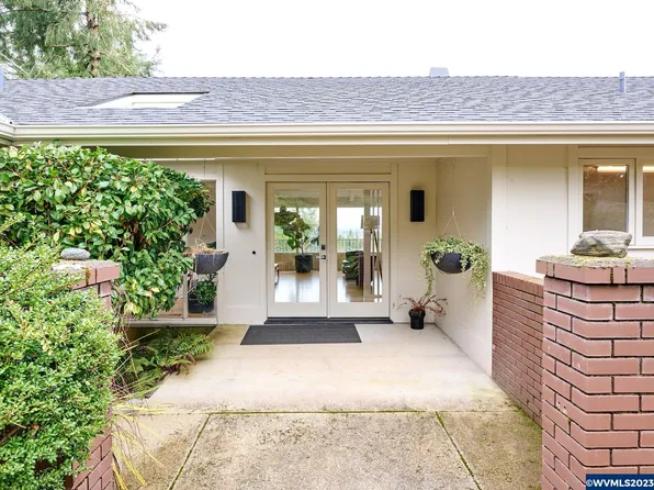 935 Holiday Ct S, Salem, OR 97302