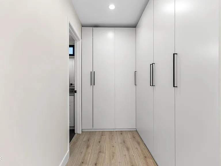 9321 Belvoir Ave — Photo 15