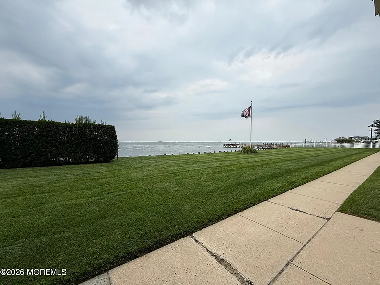 324 Shore Dr #E-1 — Photo 1