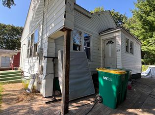 564 N Pearl St, Galesburg, IL 61401