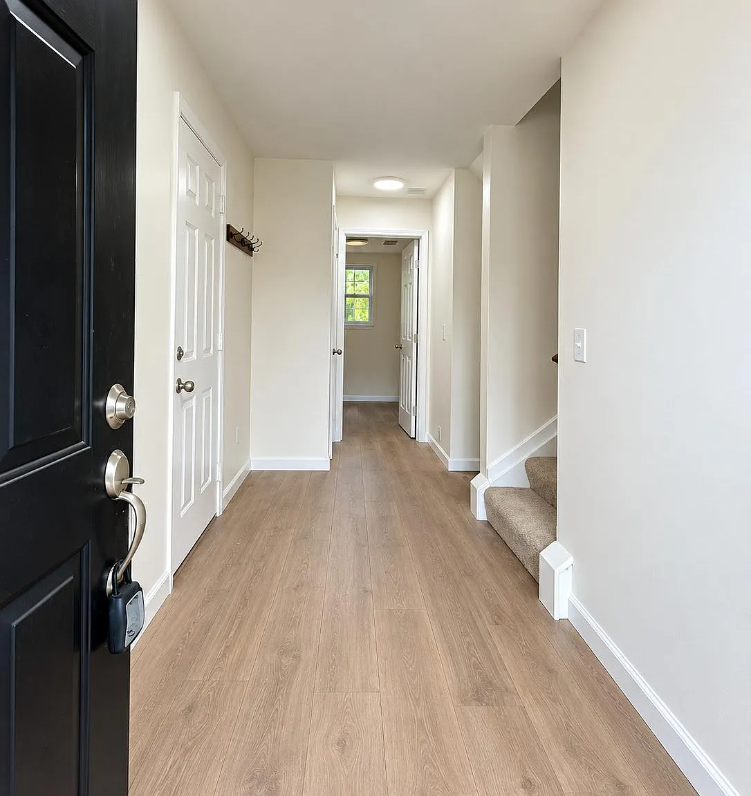 3 bed, 2016 sqft, $2,400 — Photo 2