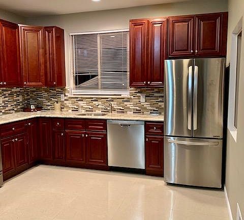 5th image of 20 Ackerman St #1