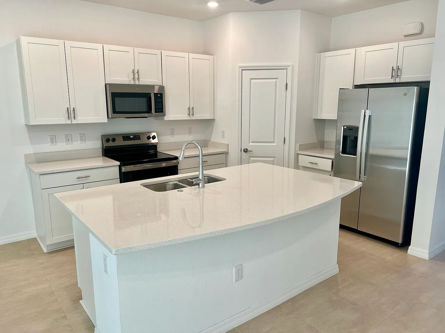 3 bed, 1373 sqft, $2,250 — Photo 3