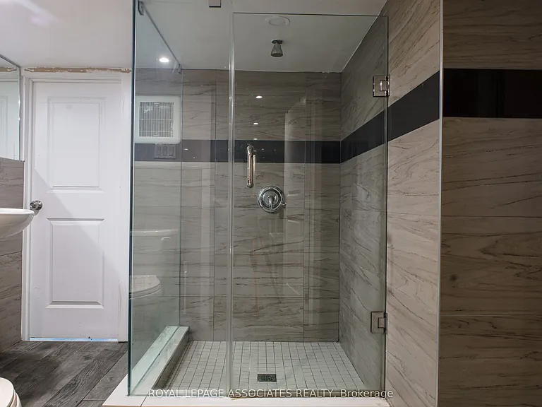 330 Athol St E — Photo 10