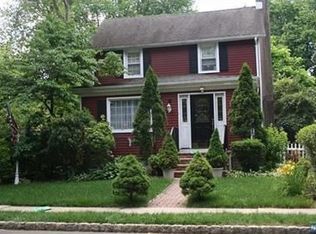 83 W Maple Ave, Allendale, NJ 07401