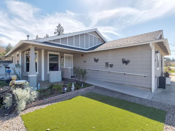 404 Lindilu Ln, Cave Junction, OR 97523