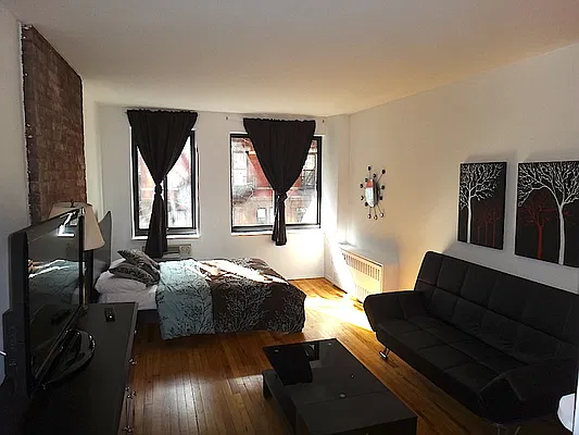 Rented by KVNY Soho | media 24