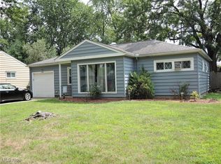 8963 Lynnhaven Rd, Parma Heights, OH 44130