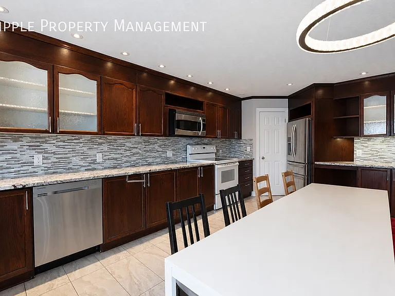 541 Citadel Meadow Bay NW #UPPER — Photo 7