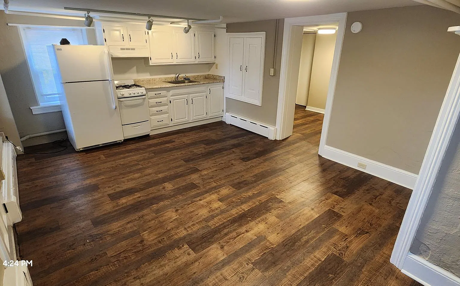 1 bed, 800 sqft, $1,300 — Photo 2