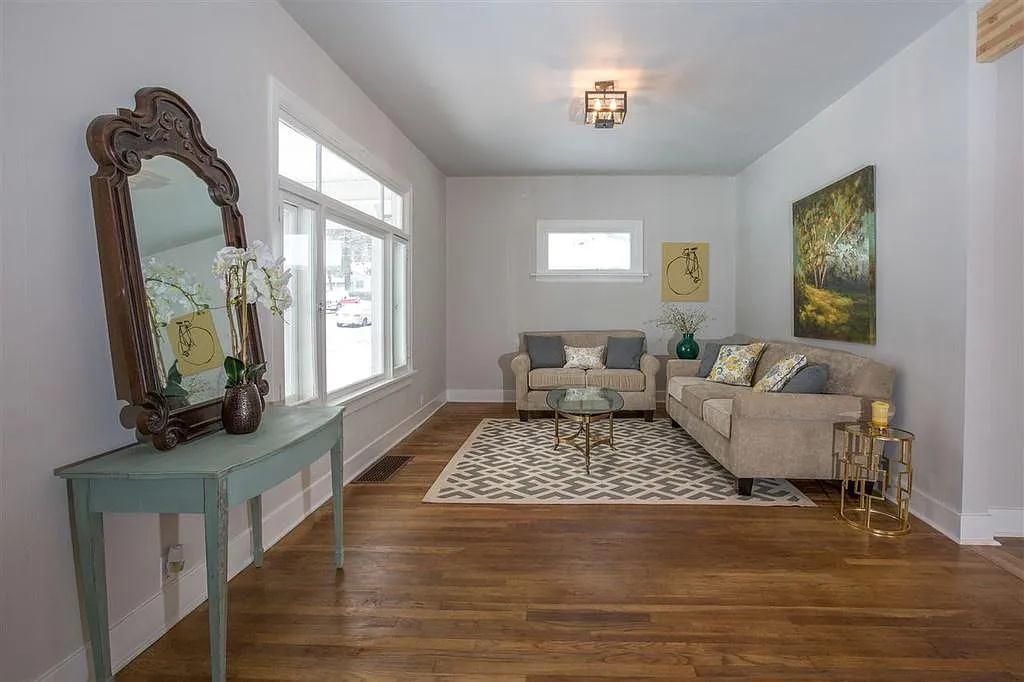 4 bed, 2512 sqft, $2,900 — Photo 4