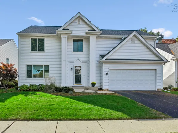 290 Rock Hall Ct, Grayslake, IL 60030