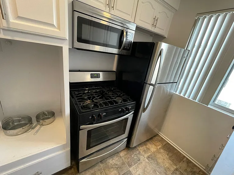 11645 Gorham Ave — Photo 17