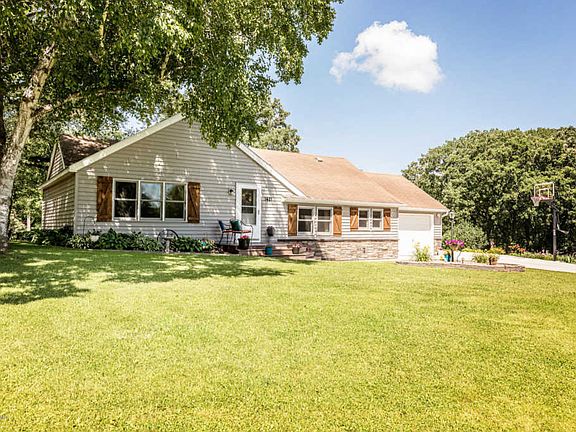 3rd image of 1421 Terrace Dr