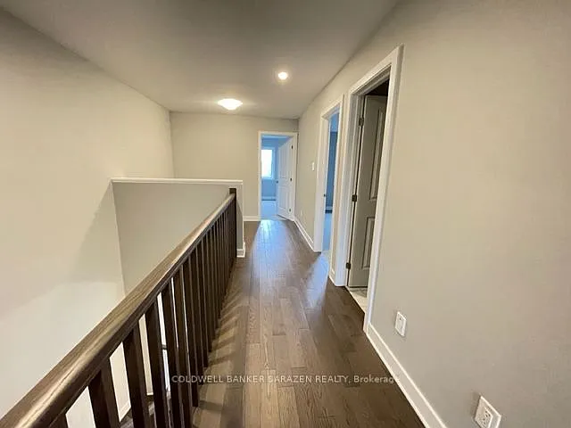 330 Whitham Cres — Photo 8