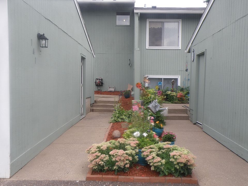 1st image of 141 Canabury Ct