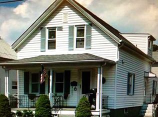 35 Collins St, Bristol, RI 02809