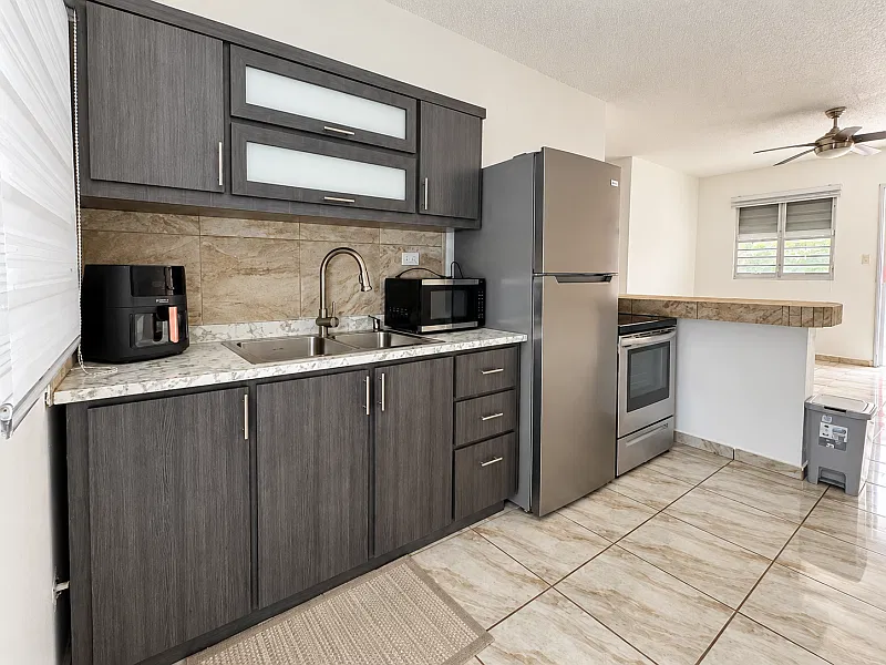 3 bed, 1.0 bath, 1200 sqft, $1,300 — Photo 2
