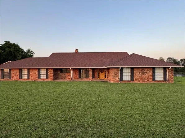 324 Riverview Dr, Natchez, LA 71456