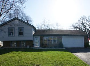 543 Forest View Rd, Lindenhurst, IL 60046