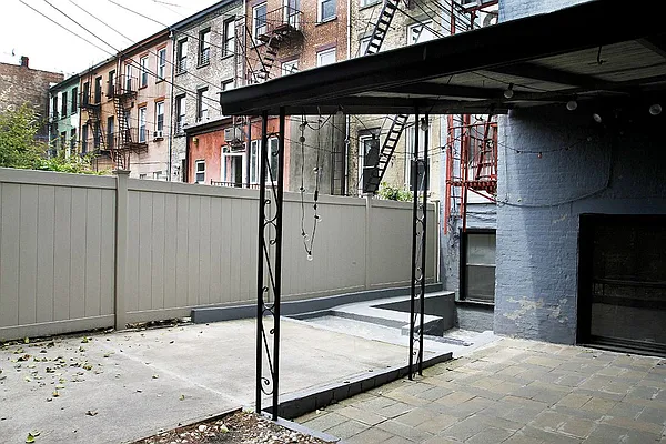 Rented by Twyford Real Estate | media 37