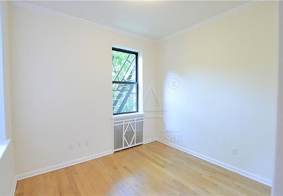 2nd image of 130 E 93rd St APT 6D